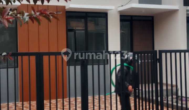Dijual 2 Unit Rumah Baru Siap Huni Lingkungan Aman Dekat Kota di Antapani