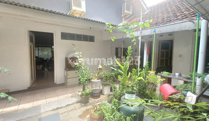 For rent, single-story house in the city center of Semarang. 2
