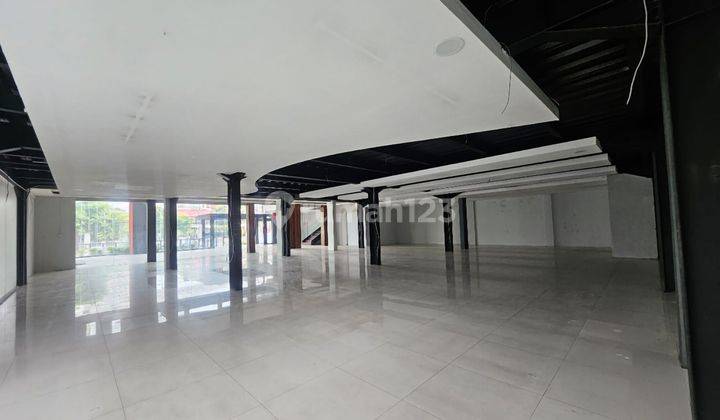 Disewakan Ruang Usaha Parkir Luas Tengah Kota Semarang 2 Lantai