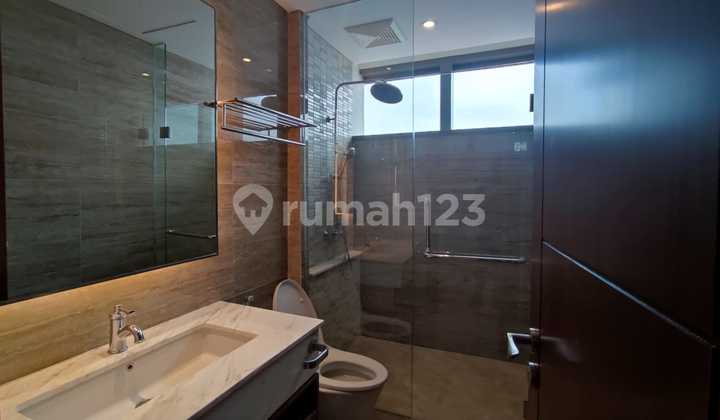Unit Apartemen Tentrem 3 BR Posisi Hook, City View 