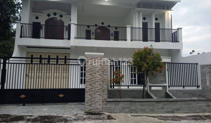 Rumah Megah Row Jalan Lebar Kebakkramat Kaliwuwuh, Karanganya