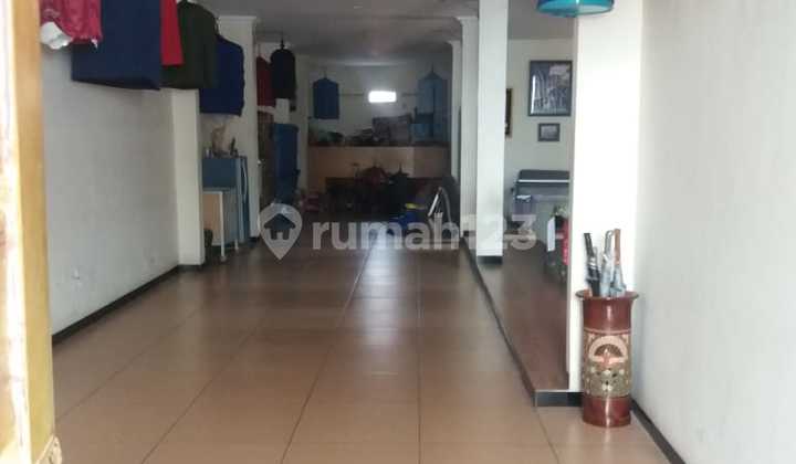 Rumah Tengah Kota Semarang Garasi Bisa Muat 6 Mobil 2