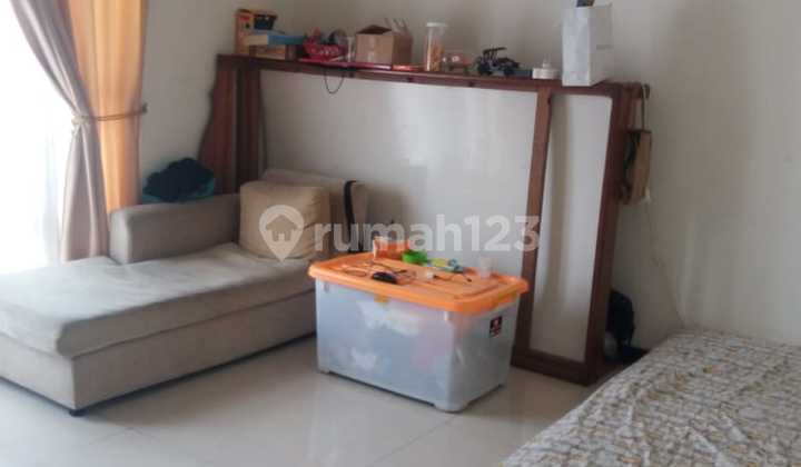 Rumah Tengah Kota Semarang Garasi Bisa Muat 6 Mobil 1