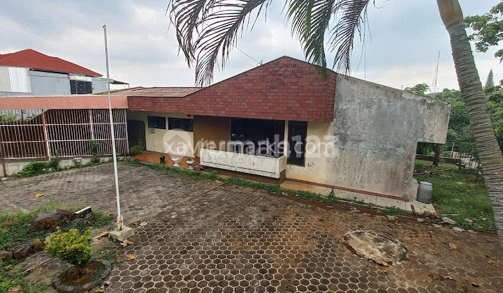 Rumah Hook Bangunan Vintage 4 Lantai di Bukit Sari Semarang 1