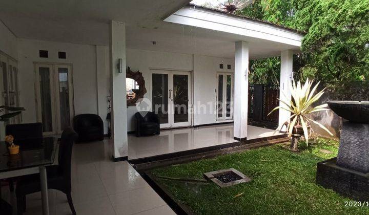 Rumah di Tengah Kota Salatiga Ada Swimming Pool Pribadi 1