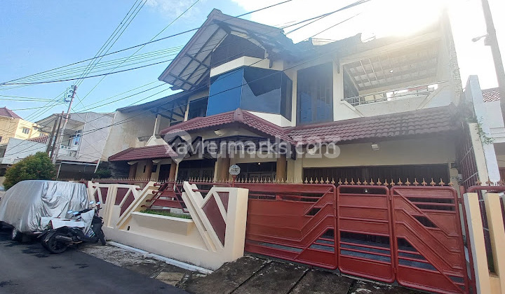 Dijual rumah bagus 2 lantai di Semarang Tengah 1