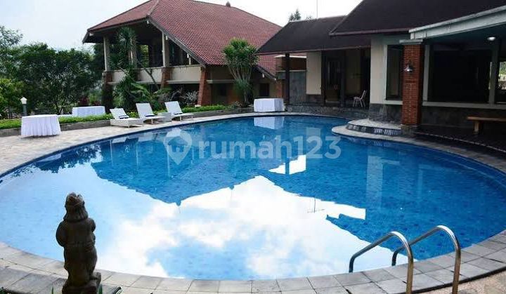 For Sale Villa with View of Mount Ungaran and Swimming Pool