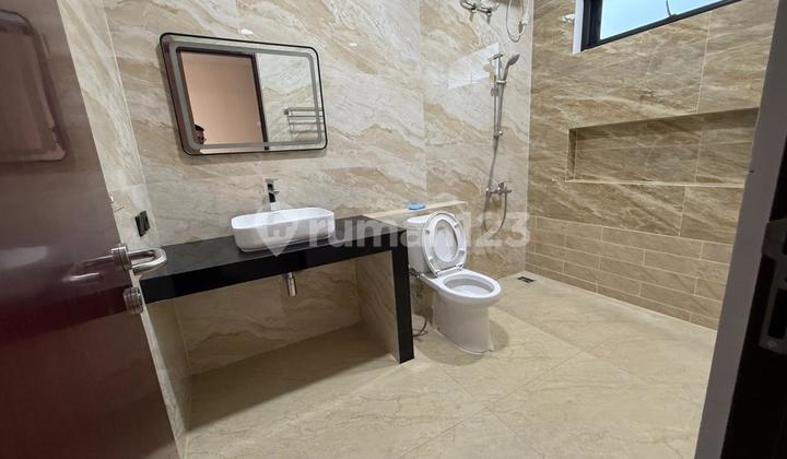 Dijual Rumah Mewah Dekat Bandara Ahmad Yani Semarang 2