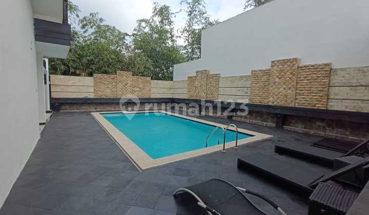House in the Center of Salatiga City with Private Swimming Pool
