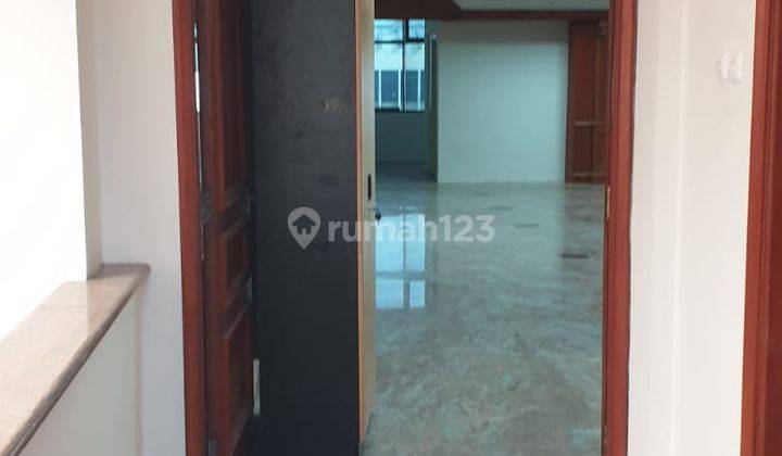 Dijual Gedung Kantor di Tomang Luas Tanah 402 m² Luas Bangunan 954 m² 3 Lantai Ada Basement 2