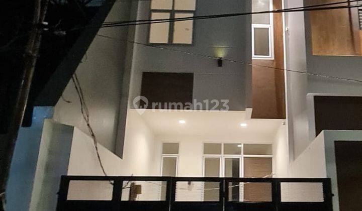 Rumah Baru 3 Lantai Arata City Homes di Taman Ratu 2