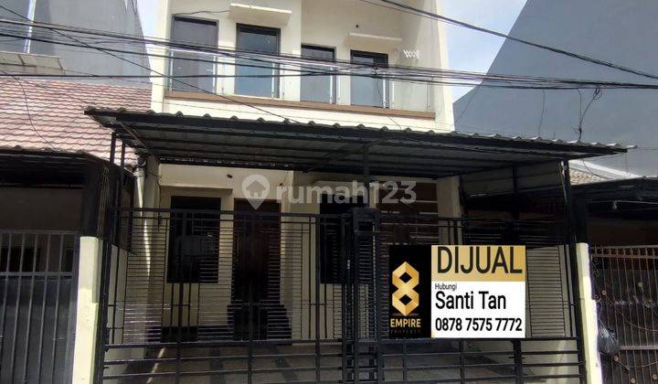 Rumah 2.5 Lantai di Perumahan Taman Cosmos, Kedoya Utara 1