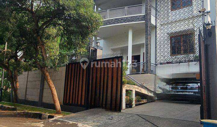 Rumah Mewah 2 Lantai di Intercon Siap Huni  2