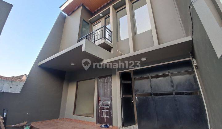 Rumah Baru  2.5 Lantai Bebas Banjir di Sunrise Garden 1