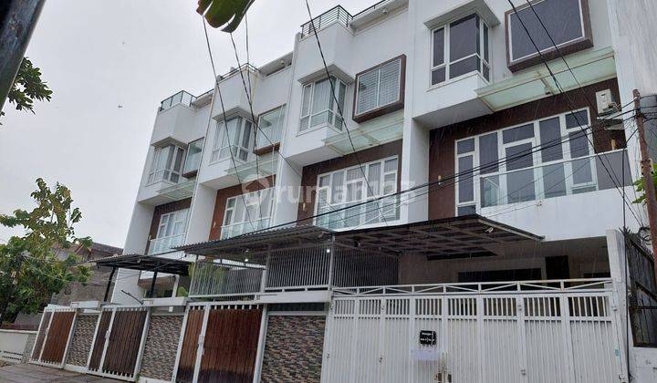 Rumah 3.5 Lantai Hadap Timur di Jl Mangga Duri Kepa 1