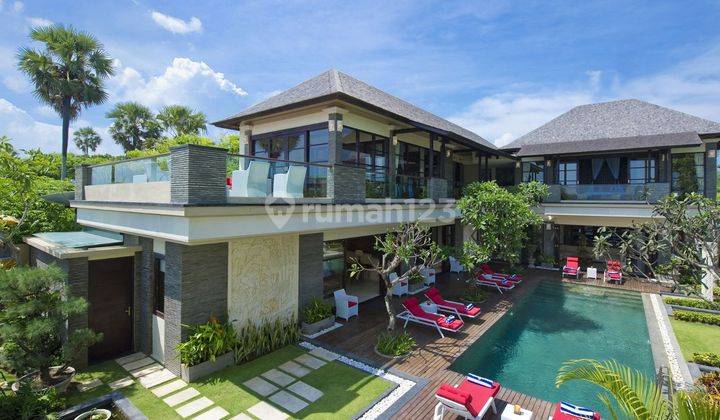 New 2 Floor Villa on the edge of Seminyak Beach, Bali 1