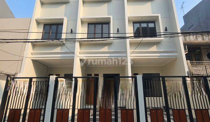 Rumah Baru 3 Lantai di Duri Kepa, Jakbar 1