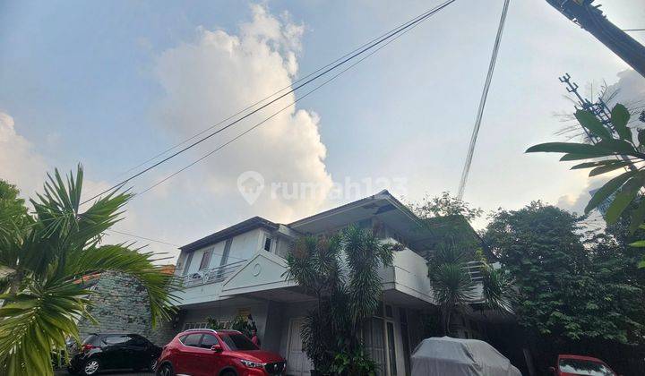 Rumah Hoek 2 Lantai di Tulodong, Lokasi Strategis Senopati 2