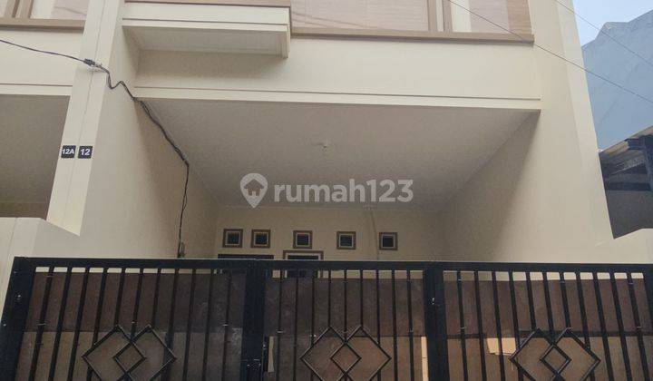 Rumah Baru 3 Lantai di Tanjung Duren Siap Huni 1