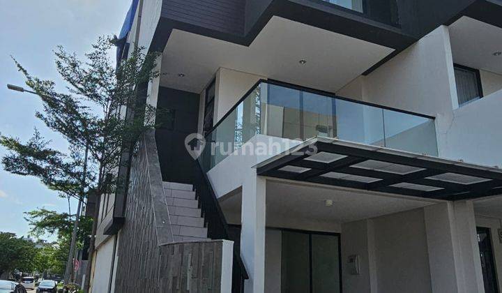 Rumah Hoek Siap Huni 3 Lantai Di Golf Island Pik 1