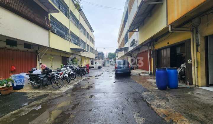 Ruko Gandeng 4 Lantai Dalam Kompleks Taman Sari, Jakbar Ruko Gandeng 4 Lantai Dalam Kompleks Taman Sari, Jakbar