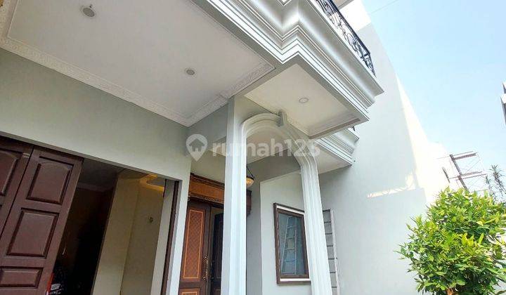 Rumah 2.5 Lantai Semi Furnish Siap Huni Di Puri  1