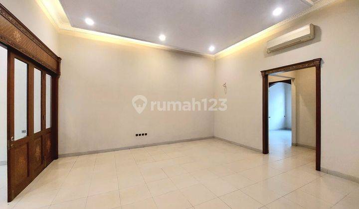 Rumah 2.5 Lantai Semi Furnish Siap Huni Di Puri  2