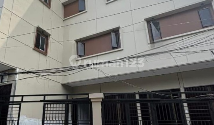 New 4.5-Floor Boarding House with 42 Rooms + 5 Active Shops in Kapuk Muara 2
