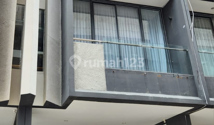 4-Story Shophouse in Permata Hijau Mansion For Quick Sale 4-Story Shophouse in Permata Hijau Mansion For Quick Sale