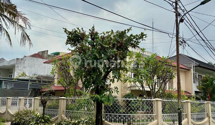 Corner House Best Price In Taman Kedoya Baru