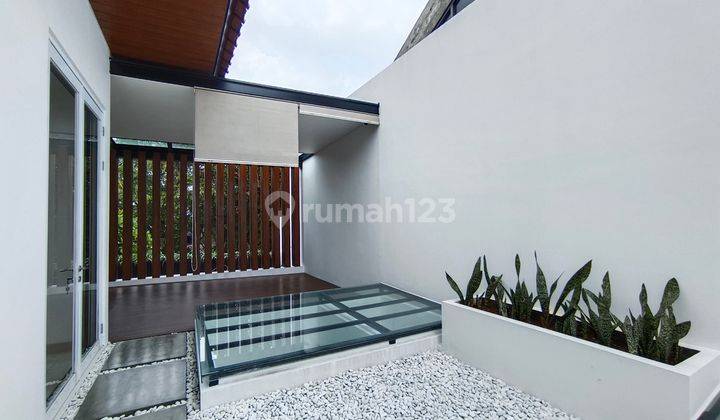 Modern House Pondok Indah 1