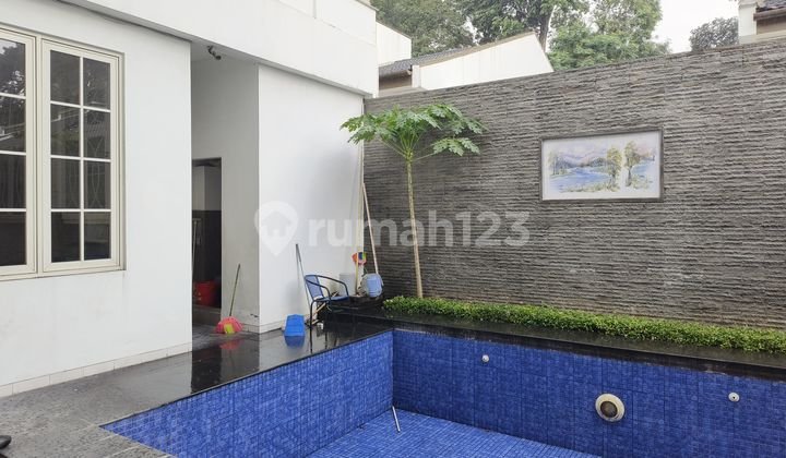 Dekat Senayan, Selong Kebayoran Baru