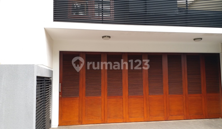 Modern House Luas Hampir 500