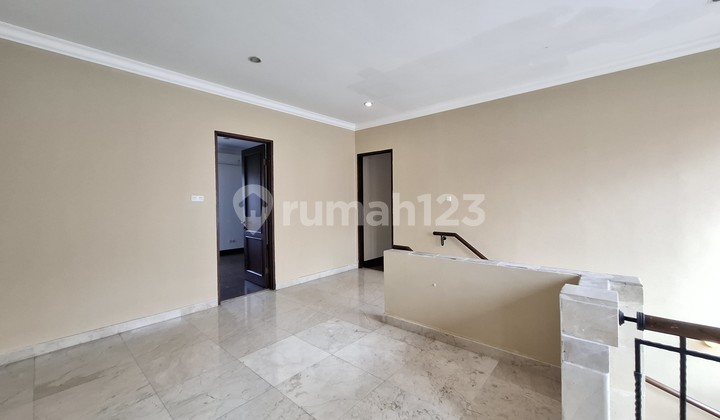 Near JIS, Many Rooms 2