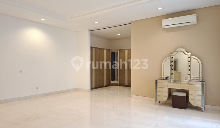 Modern House Near Golf 2