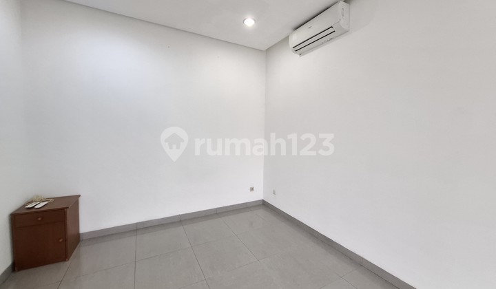 Minimalist Basement for 3 Cars 2