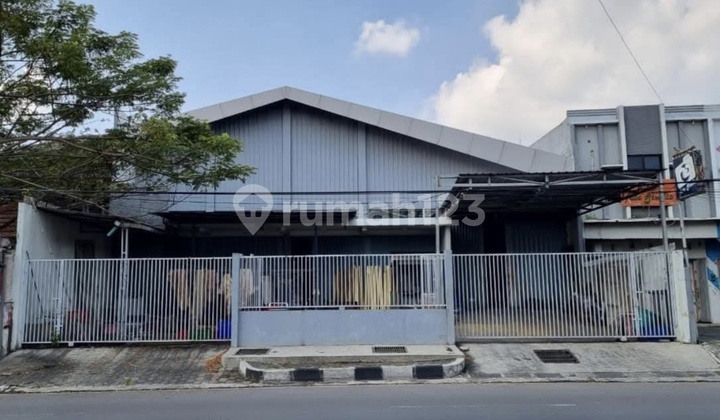 Strategic and Ready-to-Live-in Warehouse on Kedungmundu Raya, Flood-Free 1