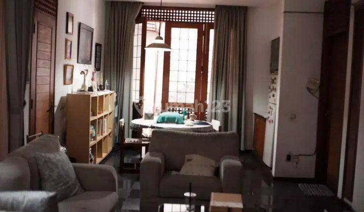 Dijual rumah lama terawat strategis Sayap Dago 5