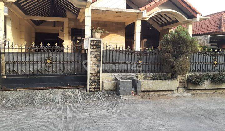 Dijual Rumah Strategis Luas 200m di Komplek Pemda Jati Asih, Bekasi 1