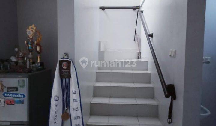 Di Jual Murah Rumah 2 Lantai SHM 4 Kt + 2 Km di Karang Tengah Tangerang 2