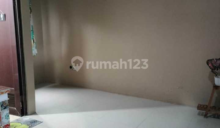 2-Story House Strategic Location in Cipedak Jagakarsa, South Jakarta 2