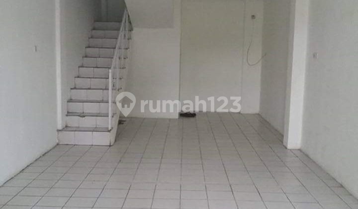 Strategic Shop House with Prospects on Kartini Main Road, Depok 2