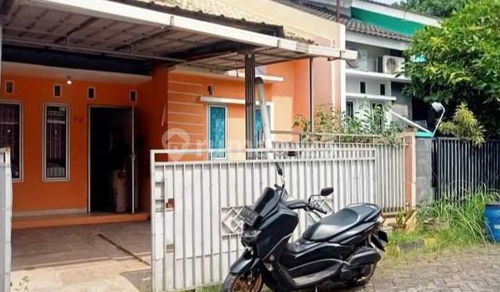 Minimalist House in a Cluster Near Jl Gas Alam