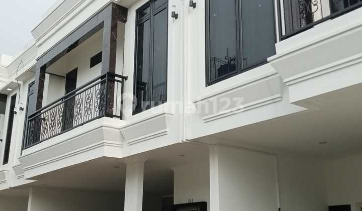 Rumah Mewah Elite di Taman Lagura Indah Jakarta Pusat