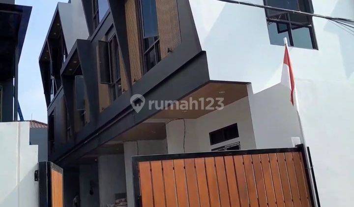 Rumah Mewah Di Kawasan Elite Cempaka Putih Jakarta Pusat