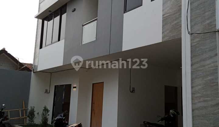 Rumah Mewah Strategis di Cempaka Putih Jakarta Pusat 2