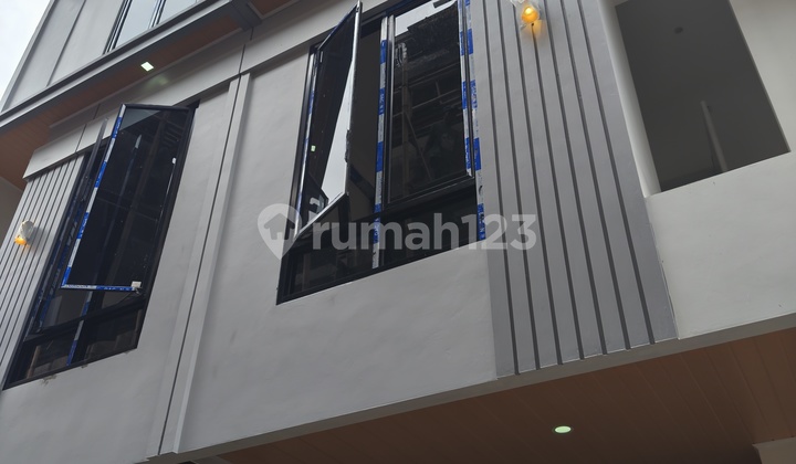 Rumah Mewah Dekat Mall Kota Casablanca Jakarta Selatan