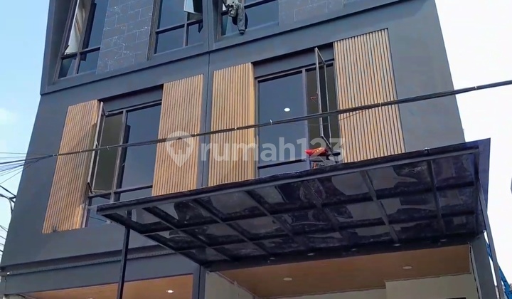Rumah Mewah Modern di Pusat Kota Jakarta