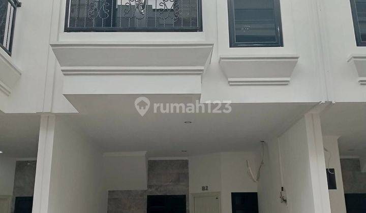 Rumah Mewah Dekat Stasiun Jatinegara Jakarta Timur 1