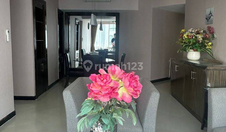 Lokasi Strategis Disewa Apartemen Taman Anggrek, 88m2, 3Br, Furnished 2